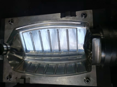 即提早与模具厂商触摸有两个优点：1、能够保证