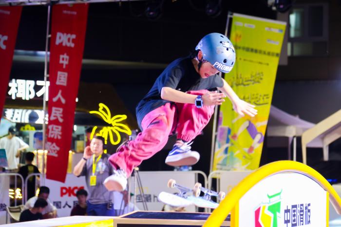中国滑板街头巡回赛上海站：大龄组冠亚军归属
