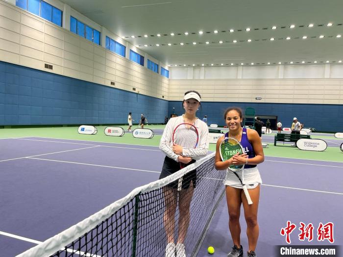中美大学生网球友谊赛上海开赛 师生共叙体育情