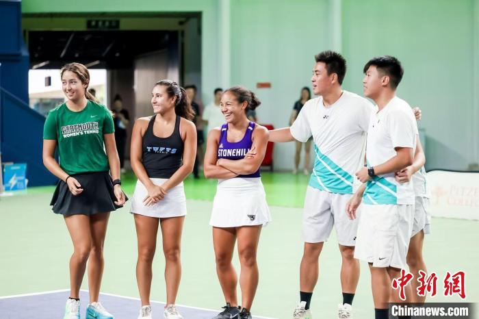 中美大学生网球友谊赛上海开赛 师生共叙体育情