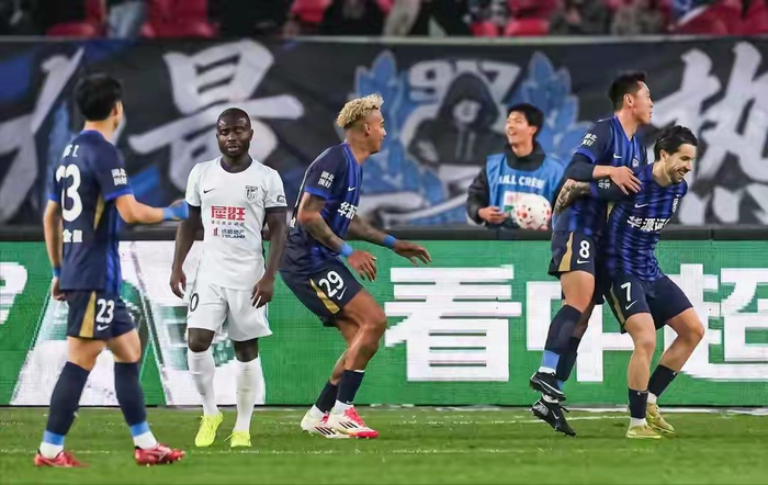 大连英博主帅李国旭战术体系崩塌引援冲突成困