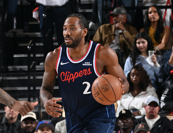 伦纳德首节低迷后爆发砍28分 创快船队史连续4