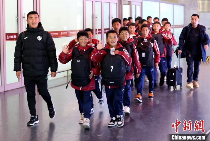 玉树少年赴京集训拓宽视野探索足球成长之路