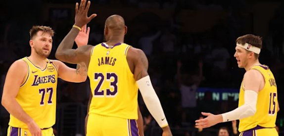 湖人三叉戟创历史纪录：东契奇里夫斯詹姆斯场