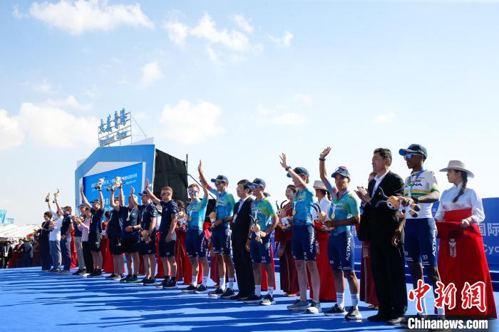 第二十四届环大美青海国际公路自行车赛正式收