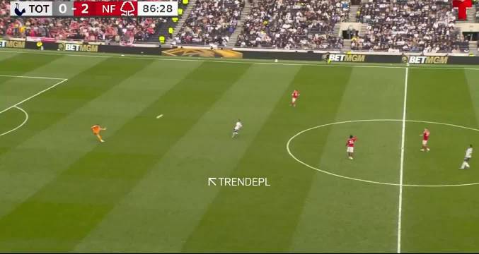 诺丁汉森林3-0完胜热刺，阿沃尼伊双响助球队锁