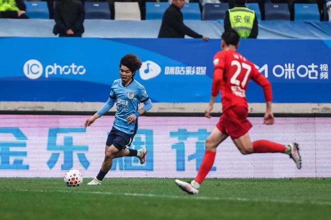 吕焯毅27米远射绝杀逆转大连英博