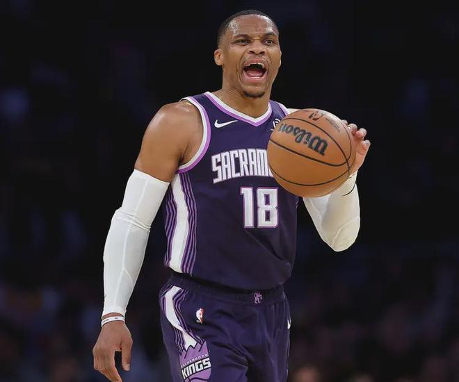 湖人季后赛首战胜火箭 詹姆斯与斯马特掌控节奏