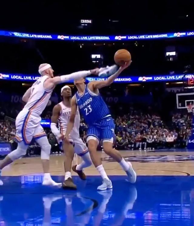 雷霆9连胜提前锁定季后赛席位 亚历山大40分引争